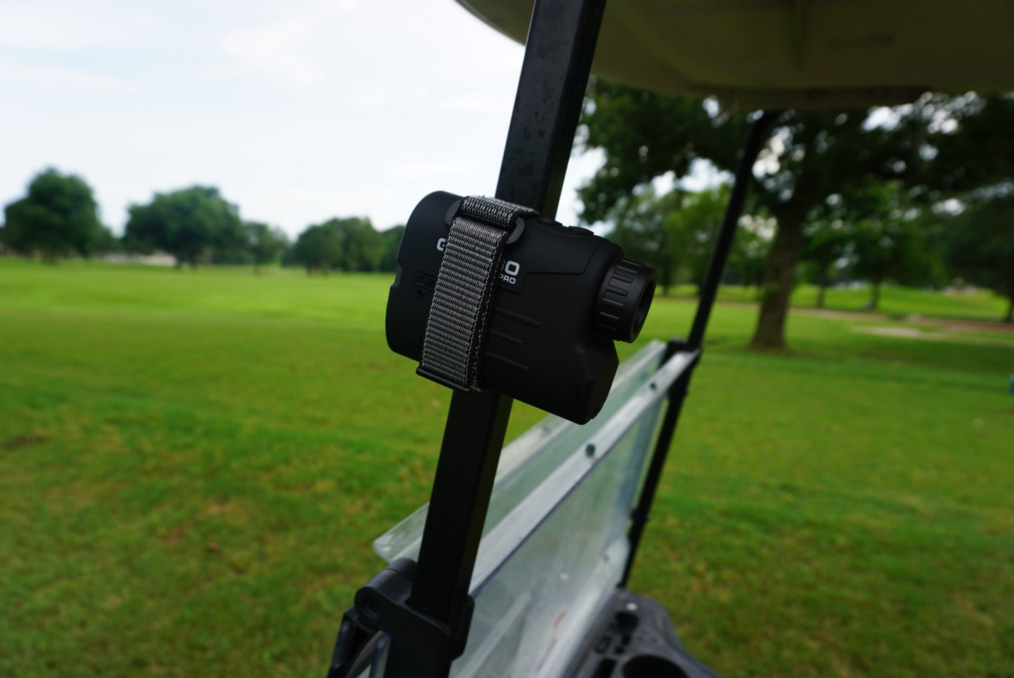  Gogogo Sport Vpro Magnetic Golf Rangefinder Holder Mount  Strap, Adjustable Range Finder Strap Holder Band Fits Most Types, Strong  Magnet for Easily Stick Rangefinder on Golf Cart/Bar/Club (Black) : Sports